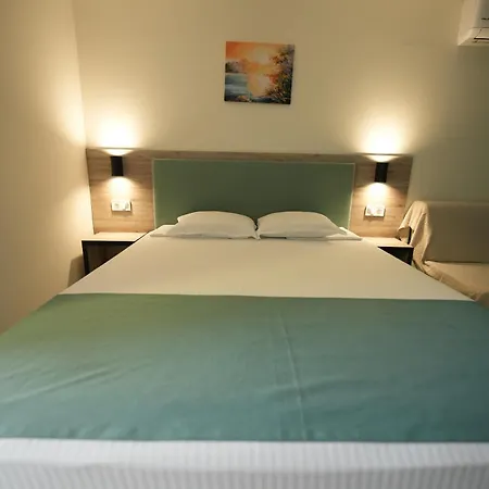 комплекс маказа Хотел Момчилград