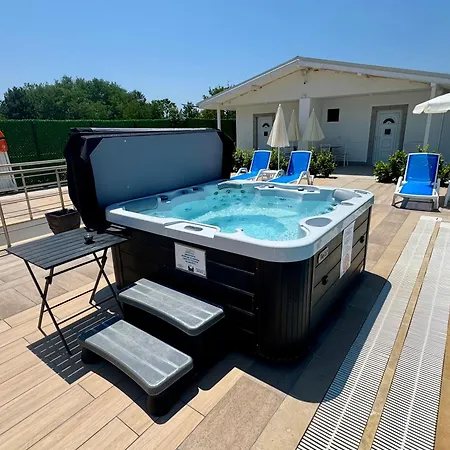 马卡匝大厦旅馆 *