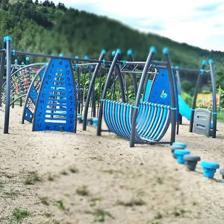 马卡匝大厦旅馆 *