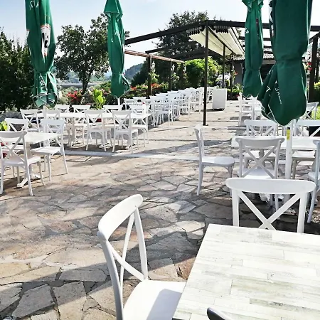 马卡匝大厦旅馆 *